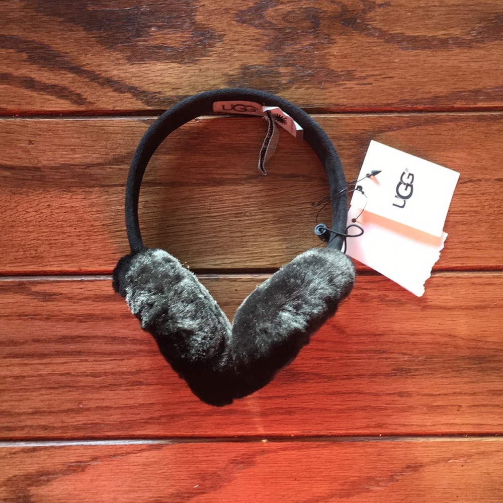 black earmuffs